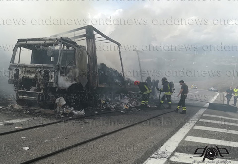 incendio camion contursi ev