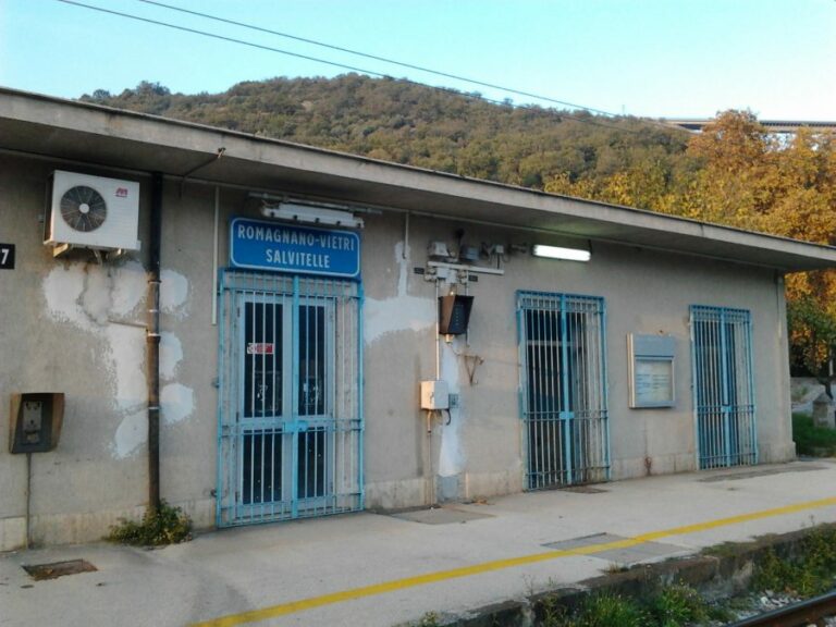 4 - STAZIONE FERROVIARIA VIETRI