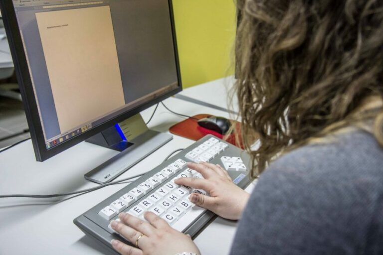 FOTO Strumenti per studenti disabili 1