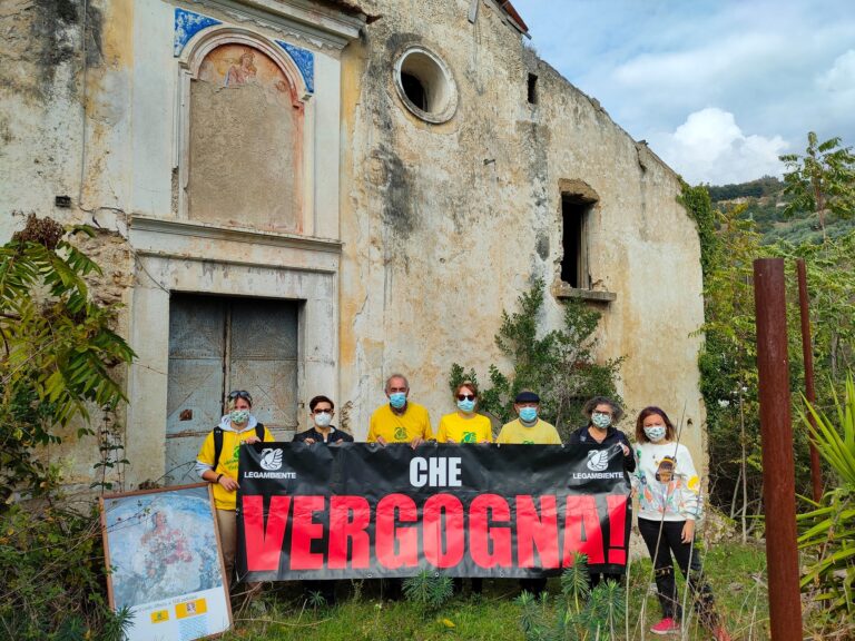 sit in Legambiente ad Eboli 1