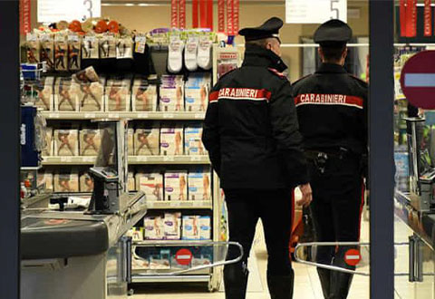 carabinieri supermercato evidenza