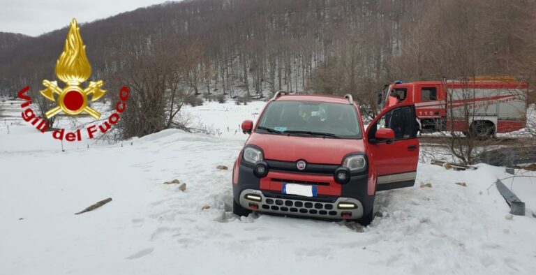 neve-auto-escursionista battipaglia