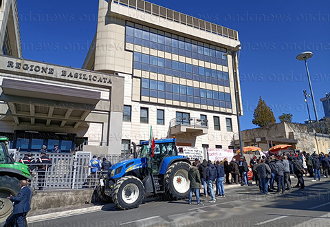 agricoltori in protesta basilicata EV