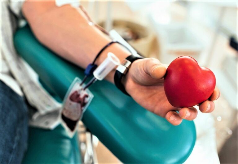 donazione-sangue-cuore-mano