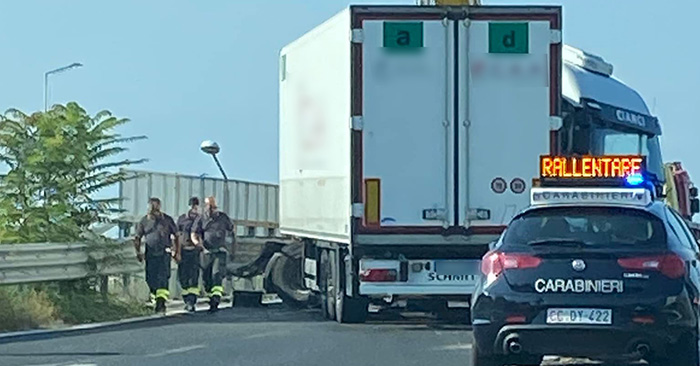 camion contromano tangenziale salerno FB