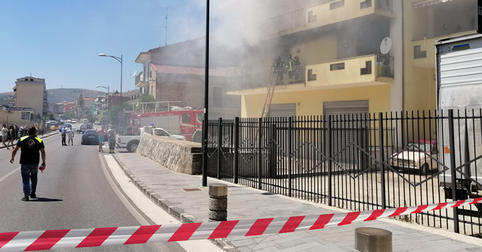 incendio abitazione eboli 14 luglio 02 ok