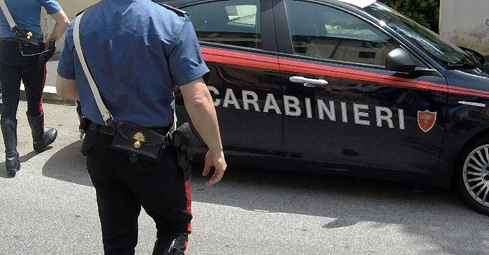 carabinieri di spalle FB