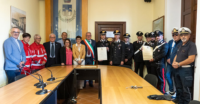 consegna encomio carabinieri serre FB