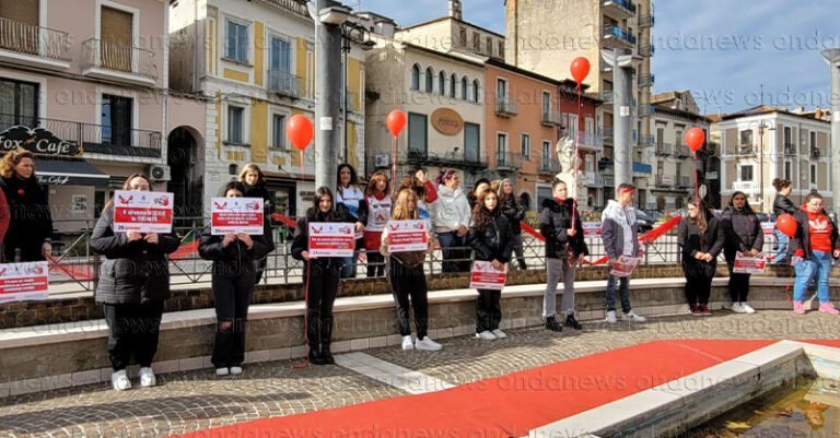 FLASH MOB VIOLENZA DONNE POLLA FB