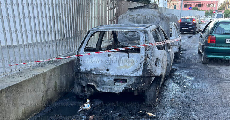 auto distrutta dalle fiamme sapri