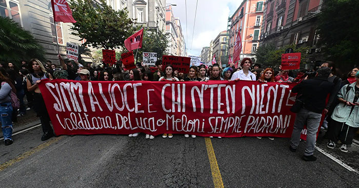 manifestazione napoli studenti FB