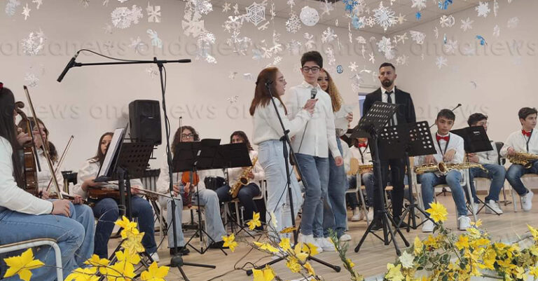 foto fb concerto di natale alunni polla