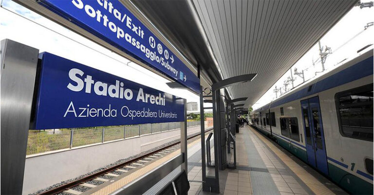 foto treno stazione arechi