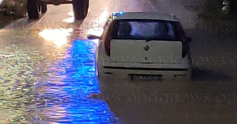 auto bloccata acqua sala consilina fb