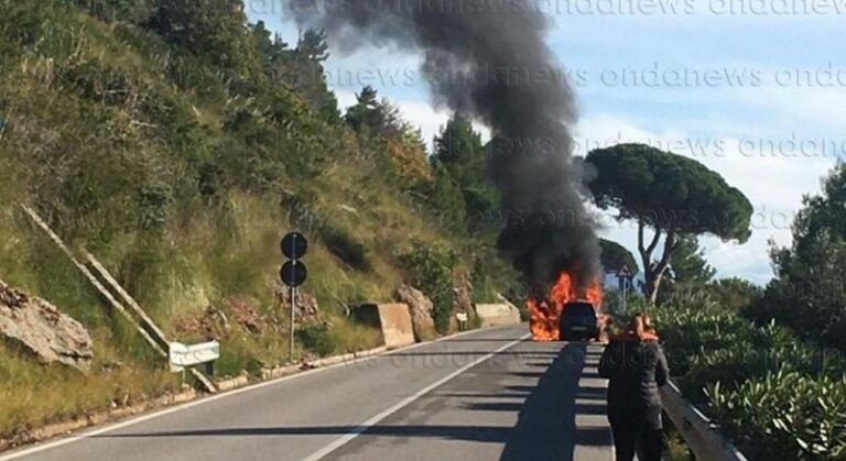 auto incendiata sapri 24 gennaio ok