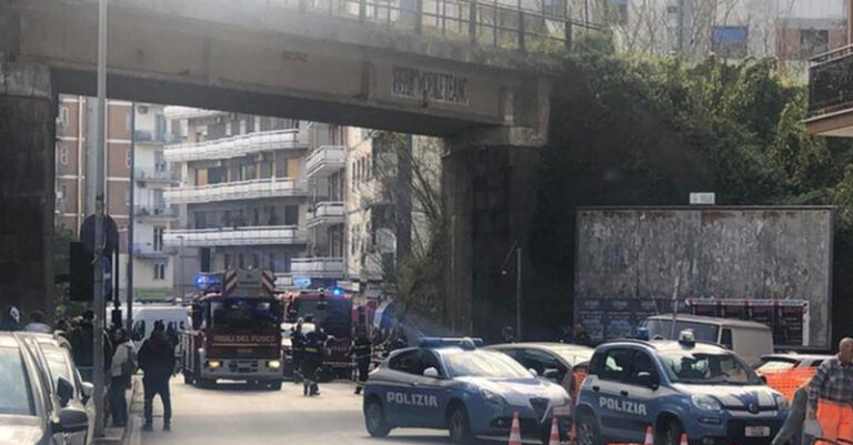 caduta calcinacci ponte salerno FB