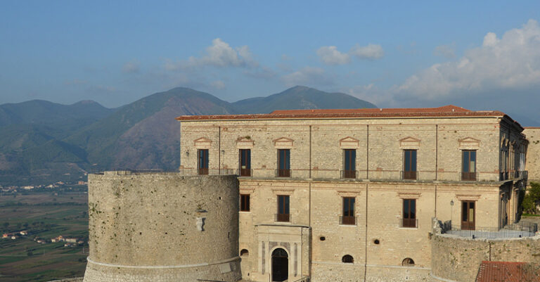 castello macchiaroli- teggiano- FB