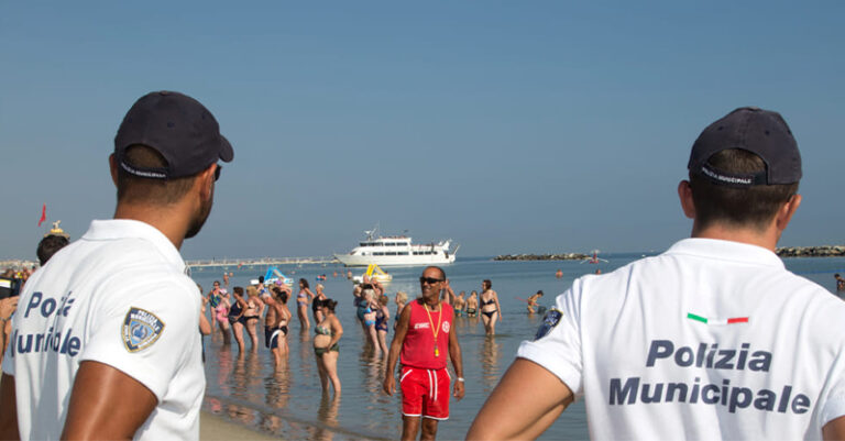 polizia-municipale-spiaggia-FB