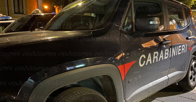 auto carabinieri notte agosto 23 fb