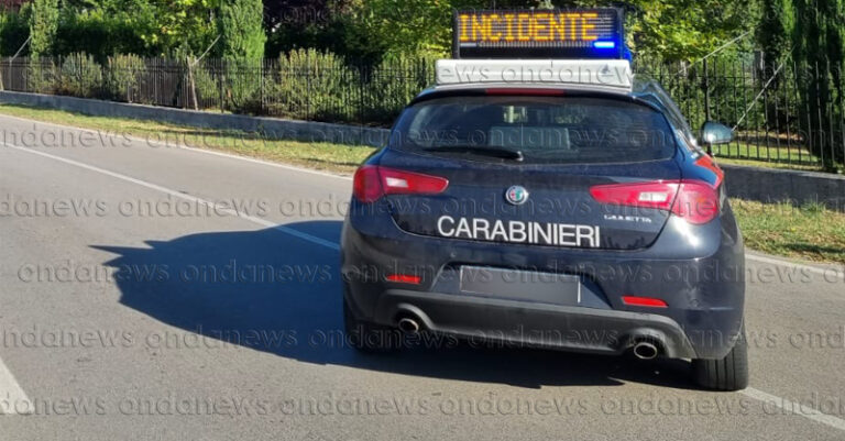 auto carabinieri incidente settembre 23 fb