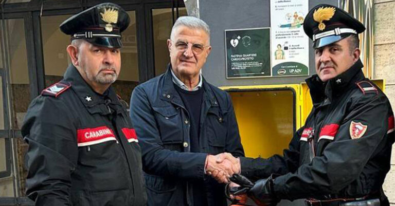 DEFIBRILLATORE CARABINIERI SALERNO FB