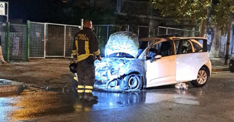 auto-in-fiamme salerno FB