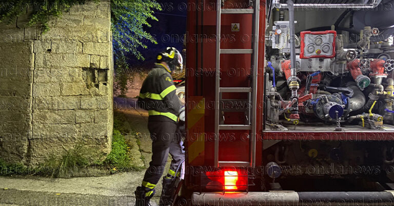 vigili del fuoco vigile del fuoco vvf pompieri