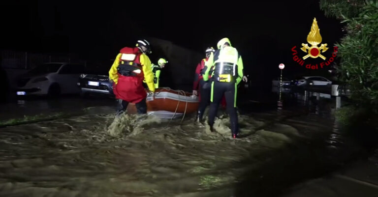 vvf-potenza-alluvione-toscana-FB