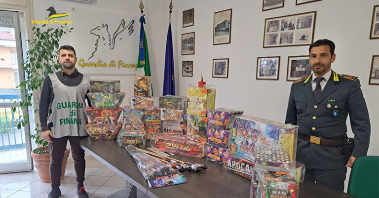 guardia di finanza salerno sequestro fuochi artificio