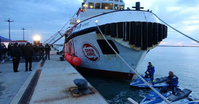 arrivo migranti salerno FB