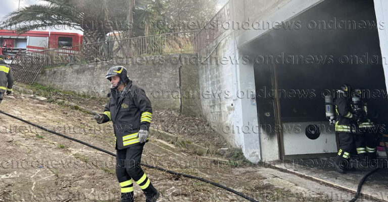 incendio deposito roccadaspide FB