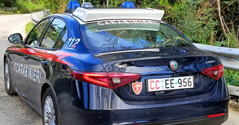 carabinieri auto