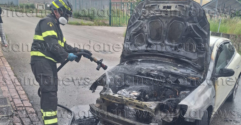 INCENDIO AUTO VALLO DELLA LUCANIA 30 APRILE FB