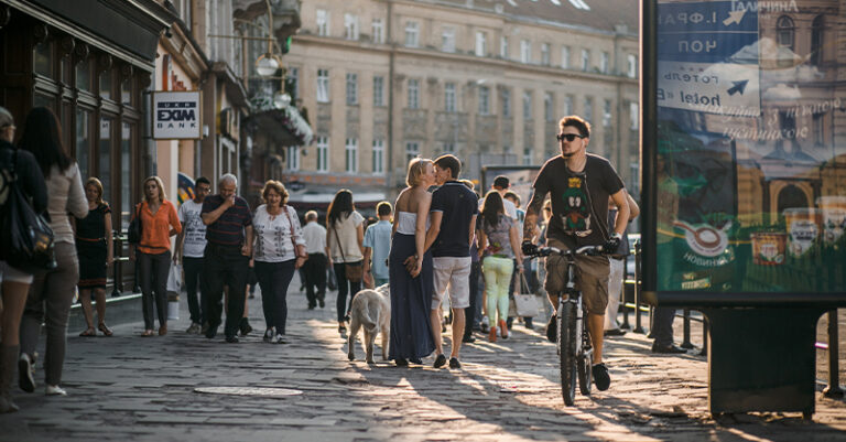 gente-città-freepik-FB