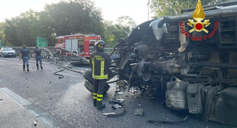 incidente a2 camion fratte ok