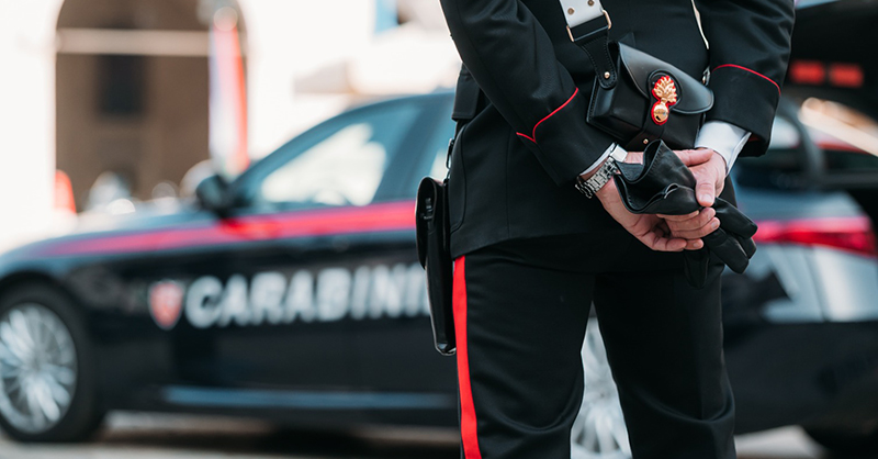 carabinieri di spalle giorno 800x418