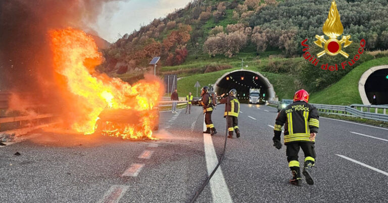 incendio auto pontecagnano 28 ottobre