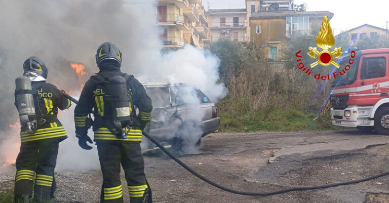 fb incendio auto pontecagnano 9 gennaio 25